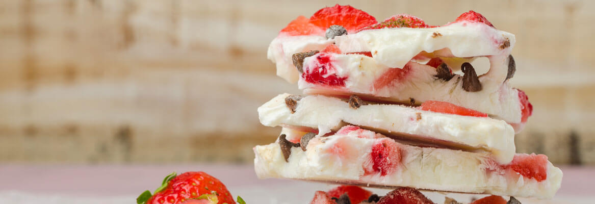 Frozen Yogourt Bark with Berries